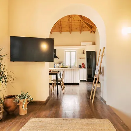 Semesterbostad Rizes Traditional House