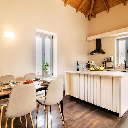 Rizes Traditional House Fánai